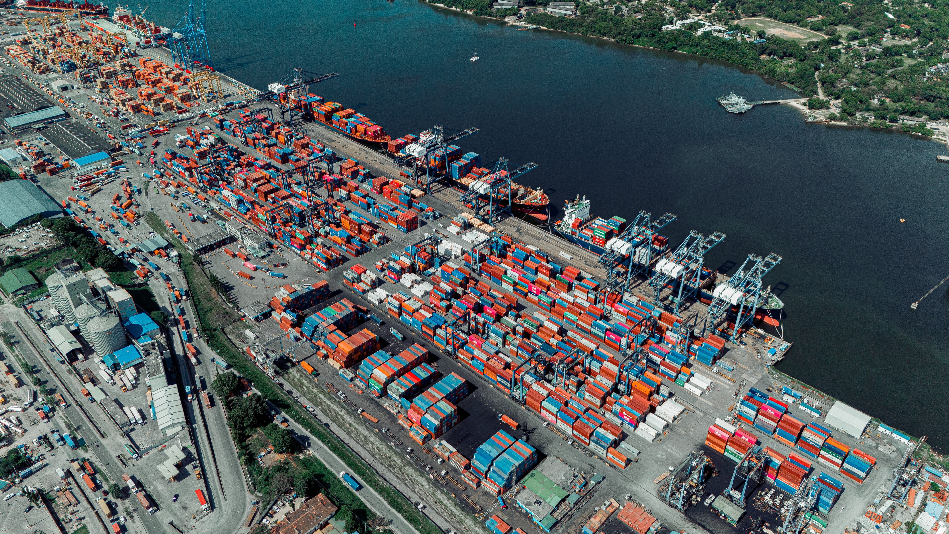 Air Freight vs Sea Freight